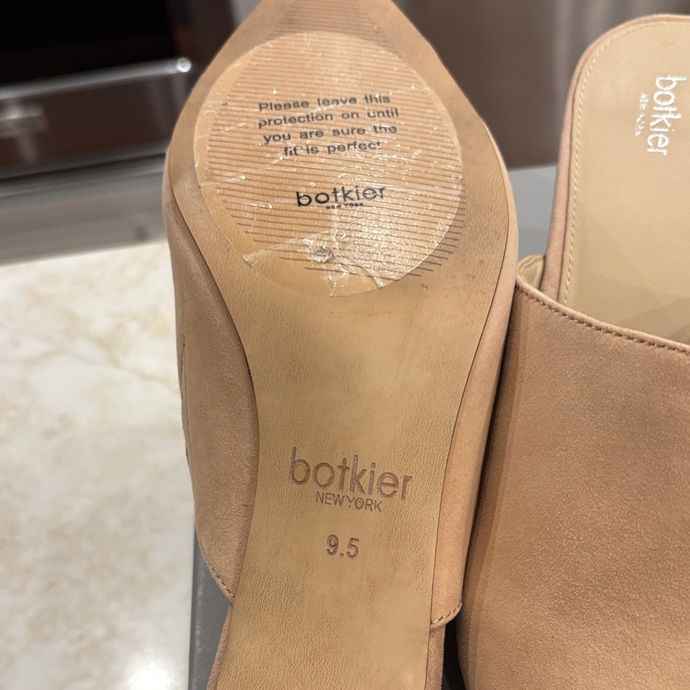 Botkier Women's Beige/Tan Mules 2.5 inch heel - Picture 11 of 15